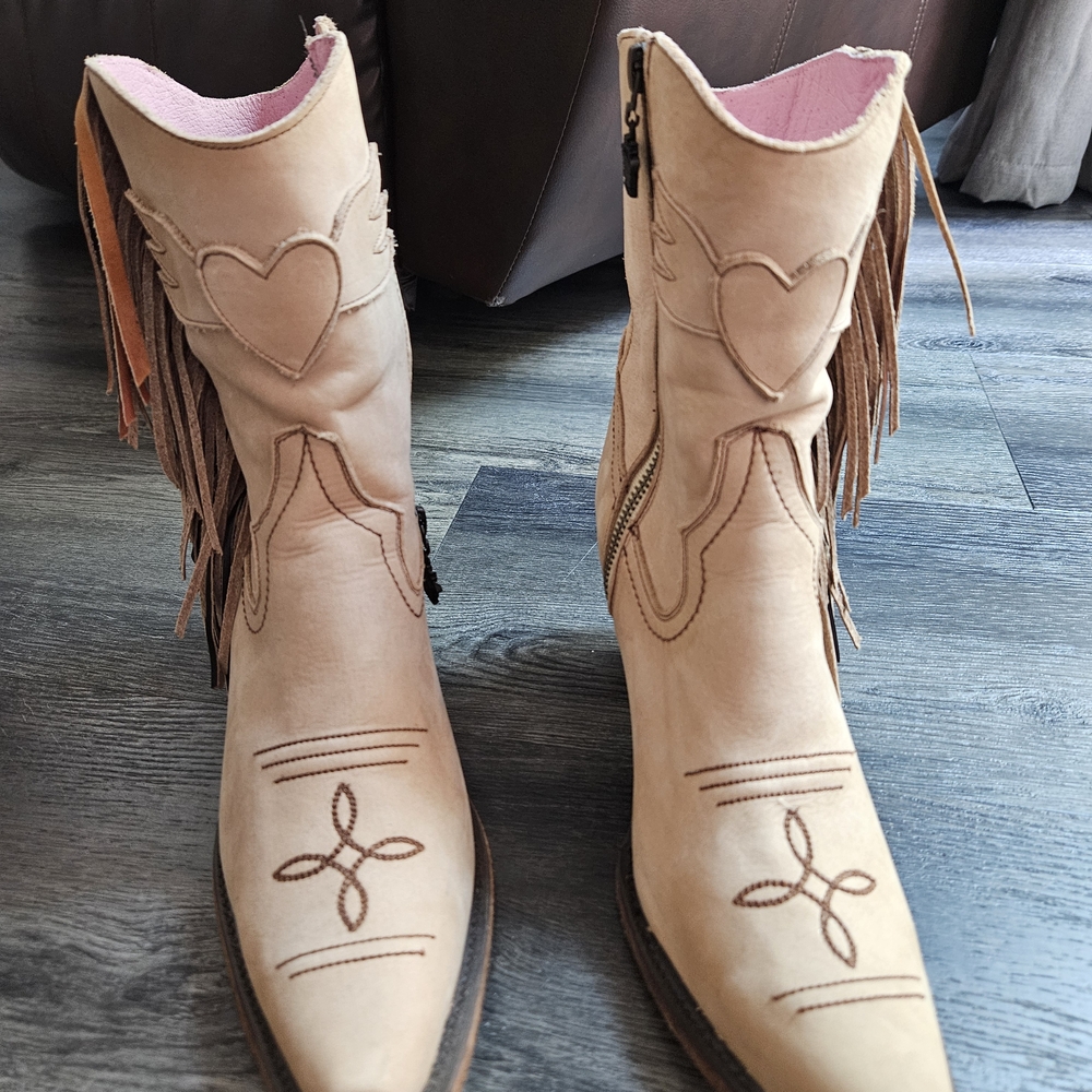 Junk Gypsy Women Cowboy Boots Heart Embroidered Fringe Boots